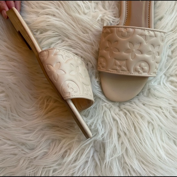 Nude Luxury Embossed Slide Sandals - Picture 5 of 5